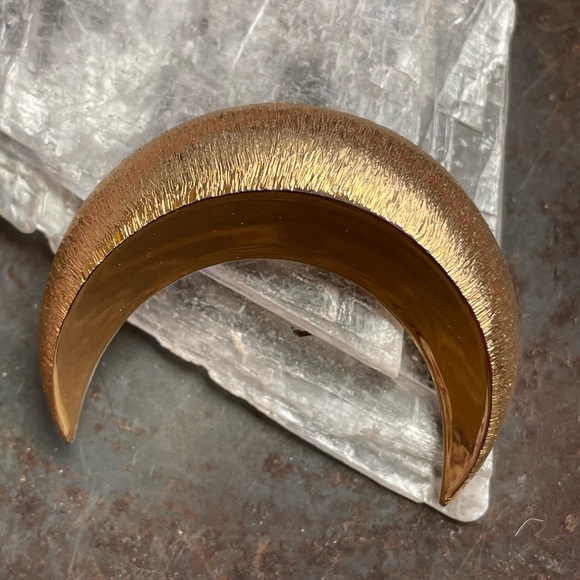 Vintage 70’s 🌙 MOON Brooch / Goldtone CELESTIAL Brooch / Boho Moon Pin - Picture 10 of 11